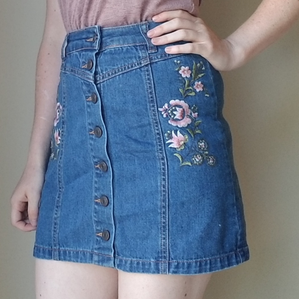 Mudd Denim embroidered button skirt
